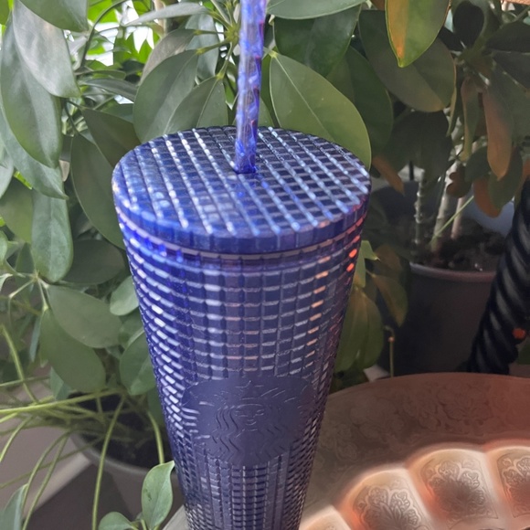 STARBUCKS 2023 24 oz PURPLE Grid Tumbler - Picture 6 of 6